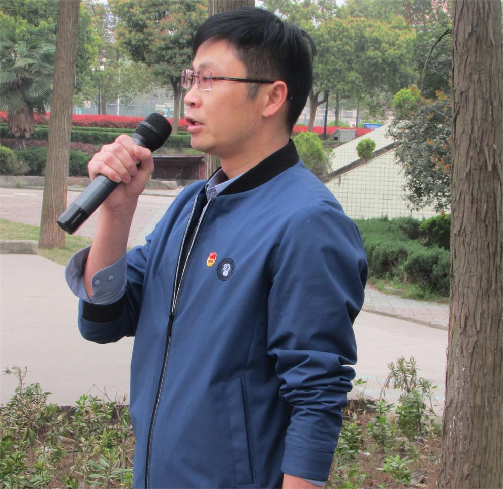 李.JPG